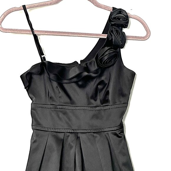 Speechless Dresses & Skirts - A-Line Mini Dress In Black with Flower Decor Size 3